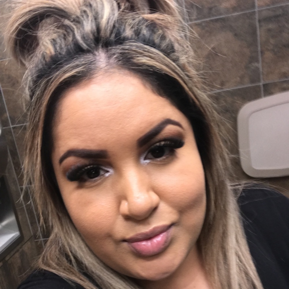 Meet your Posher, Yadira